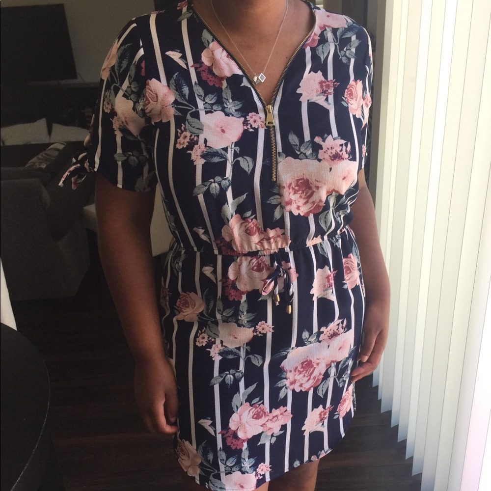 FREE SHIPPING‼️ Floral Dress Size L. $12